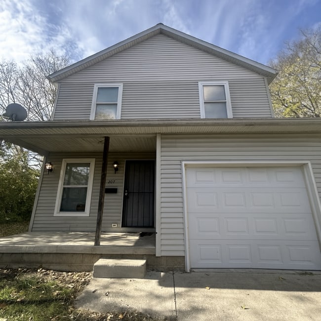 property at 207 Franklin St