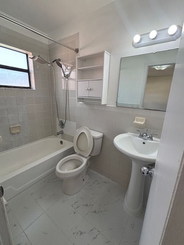 5733 W 26th Ave in Hialeah, FL - Building Photo - Building Photo