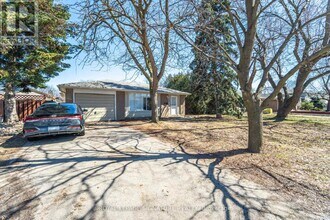 75 Bartley Bull Pkwy in Brampton, ON - Building Photo - Building Photo