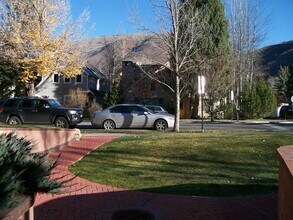 835 E Hyman Ave, Unit C in Aspen, CO - Foto de edificio - Building Photo