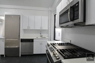 WEST 68 STREET in New York, NY - Building Photo - Building Photo