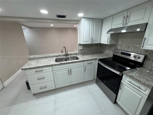 9405 Fontainebleau Blvd in Miami, FL - Building Photo - Building Photo