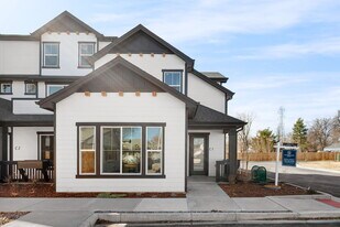 Hidden Acres Townhomes in Arvada, CO - Building Photo