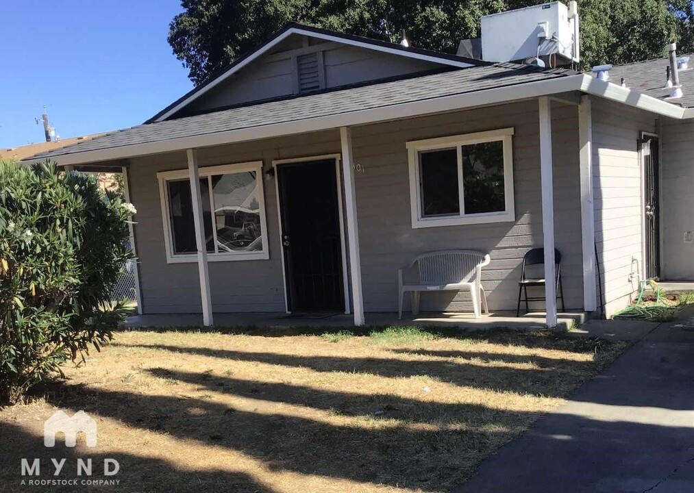 3301 19th Ave in Sacramento, CA - Foto de edificio