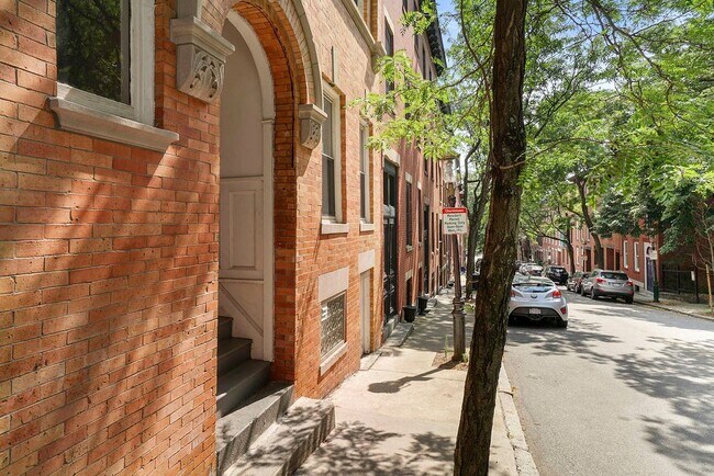 67 Baldwin St, Unit 1 in Boston, MA - Foto de edificio - Building Photo