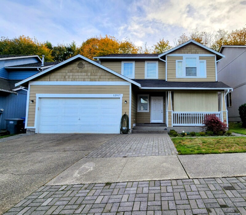 12917 82nd Ave Ct E in Puyallup, WA - Foto de edificio