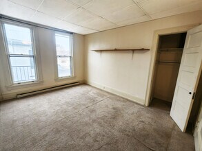 437 N Front St, Unit Apartment #3 in Milton, PA - Foto de edificio - Building Photo