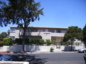 1711 Delaware Ave in Santa Monica, CA - Foto de edificio - Building Photo