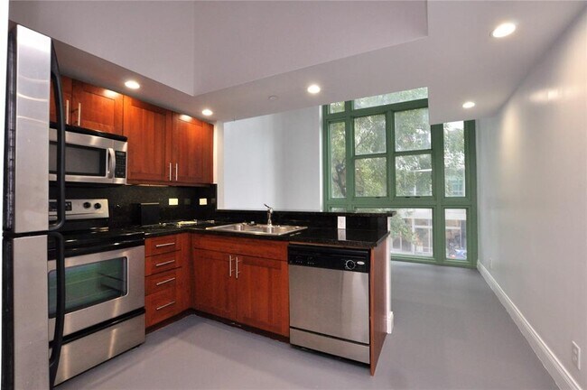 101 E Flagler St, Unit 201 in Miami, FL - Foto de edificio - Building Photo