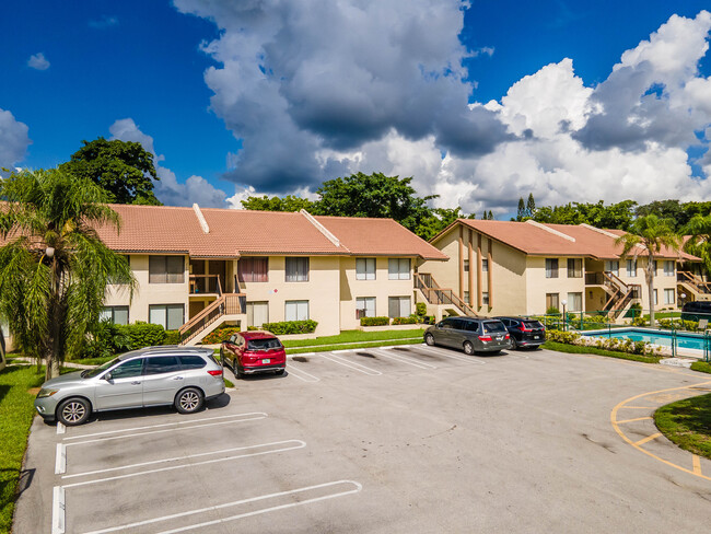 Coral Pine Villas in Coral Springs, FL - Building Photo - Primary Photo