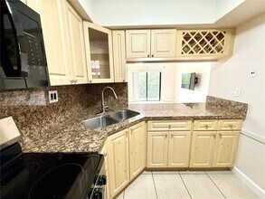 5765 W 25th Ct in Hialeah Gardens, FL - Building Photo - Building Photo