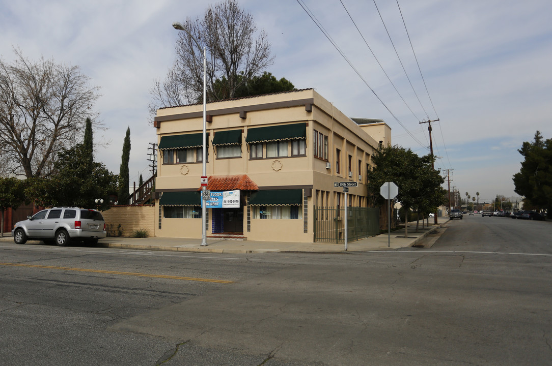 700 19th St in Bakersfield, CA - Foto de edificio