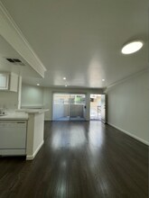 13012 Riverside Dr in Los Angeles, CA - Foto de edificio - Building Photo