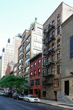 233 W 26th St in New York, NY - Building Photo - Building Photo