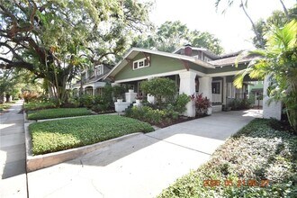 810 S Packwood Ave in Tampa, FL - Foto de edificio - Building Photo