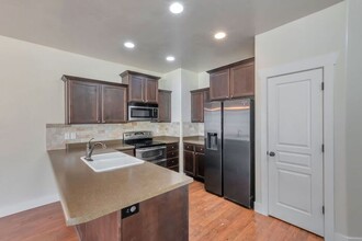 1504 Venetian Way in Saratoga Springs, UT - Building Photo - Building Photo