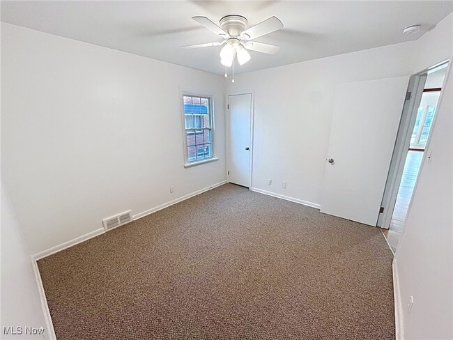 18411 Chagrin Blvd in Shaker Heights, OH - Foto de edificio - Building Photo