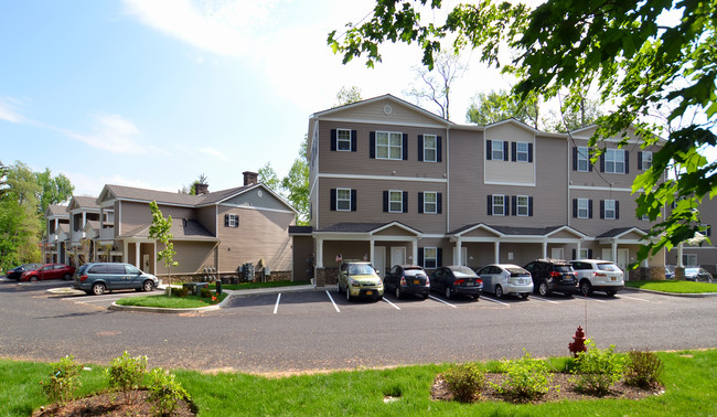 Park Place at Town Center in Glenmont, NY - Building Photo - Building Photo