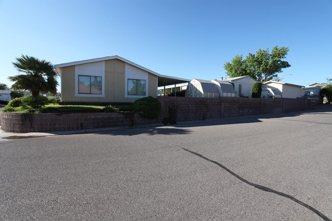 Country Club Village Mobile Home Park in Henderson, NV - Building Photo - Building Photo