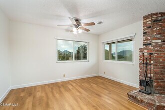 130 Chisholm Trail in Thousand Oaks, CA - Building Photo - Building Photo