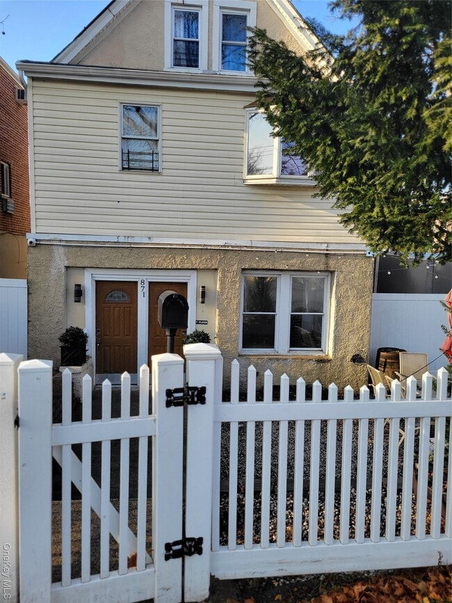 property at 871 Throgs Neck Expy