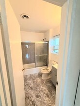 182 Evergreen Rd in Edison, NJ - Building Photo - Building Photo