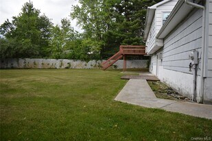 46 Trenton Rd in Fishkill, NY - Building Photo