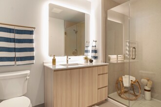 535 S Damen Ave in Chicago, IL - Foto de edificio - Building Photo