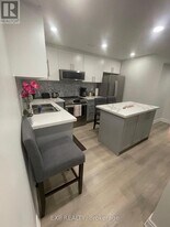 138 Aylesbury Dr in Brampton, ON - Building Photo