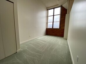 5850 Centre Ave in Pittsburgh, PA - Building Photo - Building Photo