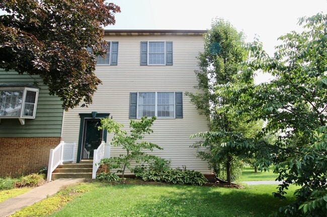 property at 907 Meadowlark Dr