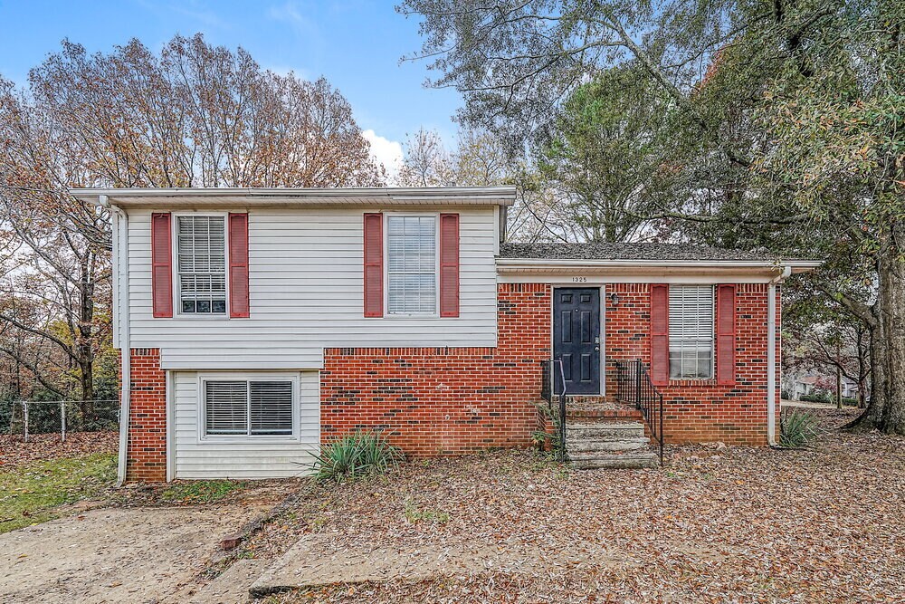 1325 Turf Dr in Center Point, AL - Building Photo