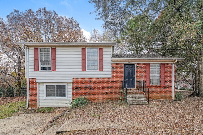 property at 1325 Turf Dr