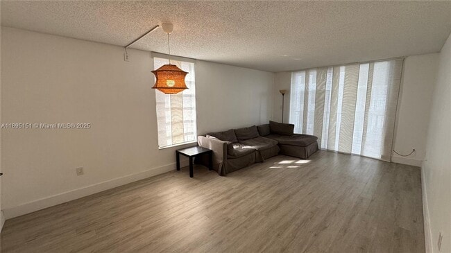 9688 Fontainebleau Blvd in Miami, FL - Building Photo - Building Photo