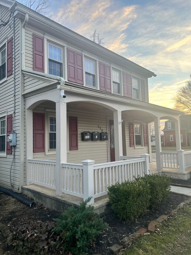 228 E Main St in Leola, PA - Building Photo - Building Photo