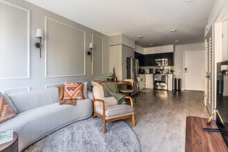 320 Queen Anne Ave N in Seattle, WA - Foto de edificio - Building Photo