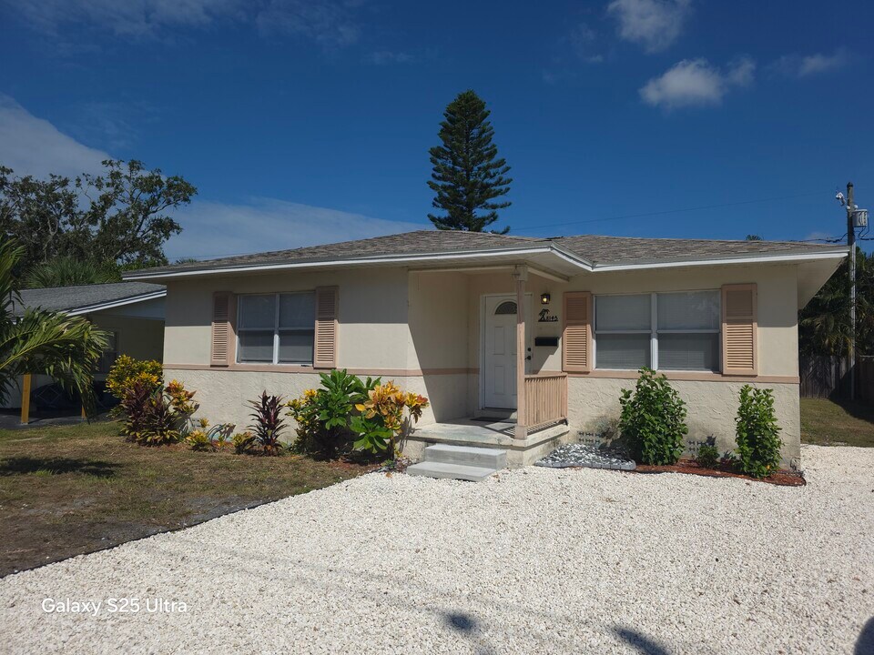 8145 22nd Ave N in St. Petersburg, FL - Building Photo