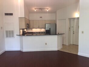 2550 SW 18th Ter, Unit 16 in Fort Lauderdale, FL - Building Photo - Building Photo
