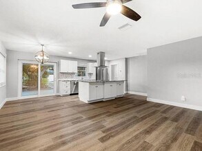 5029 Burlington Ave N in St. Petersburg, FL - Building Photo - Building Photo