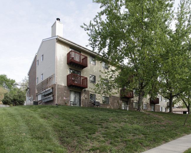 Oakbrook Apartments in Omaha, NE - Building Photo - Building Photo