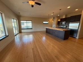 104 Ingram Place in White Salmon, WA - Building Photo - Building Photo