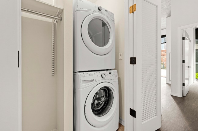 185 W Huron St in Chicago, IL - Building Photo - Building Photo