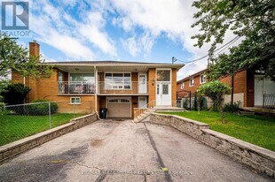 77 Plunkett Rd in Toronto, ON - Building Photo