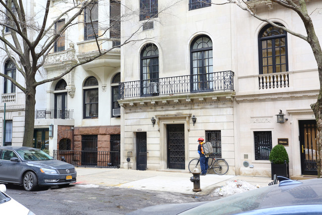 9 E 74th St in New York, NY - Building Photo - Building Photo