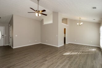 309 Johnny Ln in Dallas, GA - Foto de edificio - Building Photo