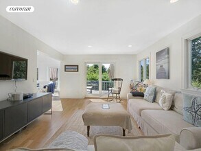 12 McGregor Dr in Southampton, NY - Building Photo - Building Photo