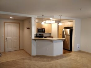 10931 124th Ave NE, Unit 103 in Kirkland, WA - Building Photo - Building Photo
