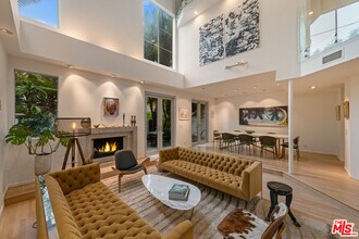 131 Mast Mall in Marina Del Rey, CA - Building Photo - Building Photo