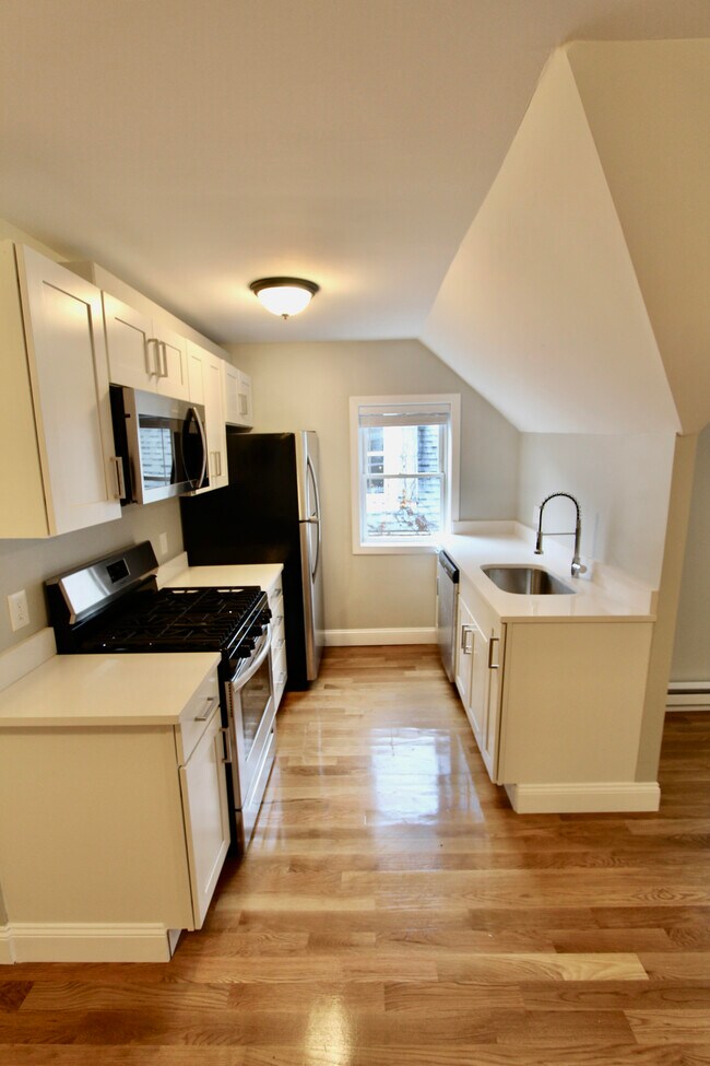 80 Morgan St in New Bedford, MA - Building Photo - Building Photo