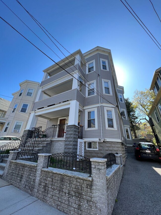 33 Hancock St in Somerville, MA - Building Photo - Building Photo